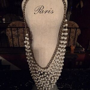Elegant Pearl and Gold Necklace